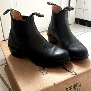 Blundstone heeled women’s boots size 7.5 (barely worn)